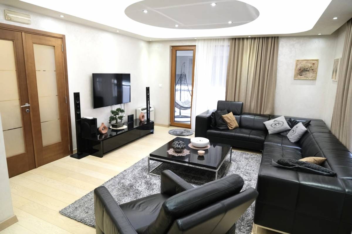 Podgorica, Tološka šuma, četvorosoban stan 178m²